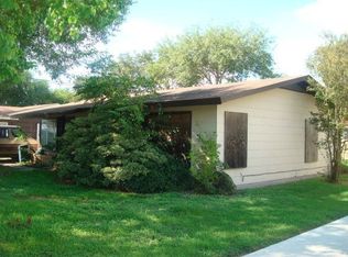 106 Travis St, Port Lavaca, TX 77979