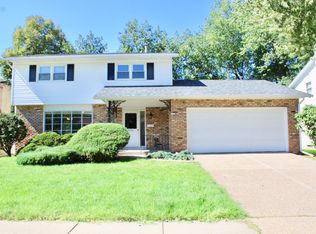 3034 Oxford Dr, Bettendorf, IA