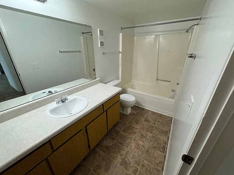 Charter Oaks Apartments — Photo 161