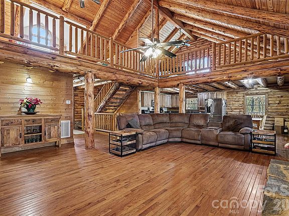 3rd image of 3008 Lamplight Rd