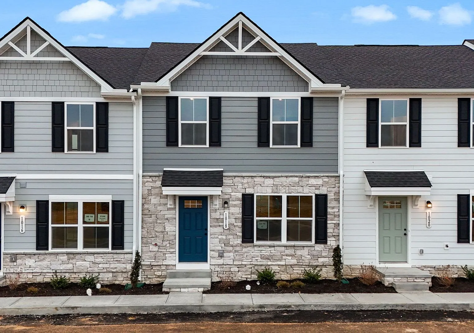 1018 Cambria Lane — Photo 1