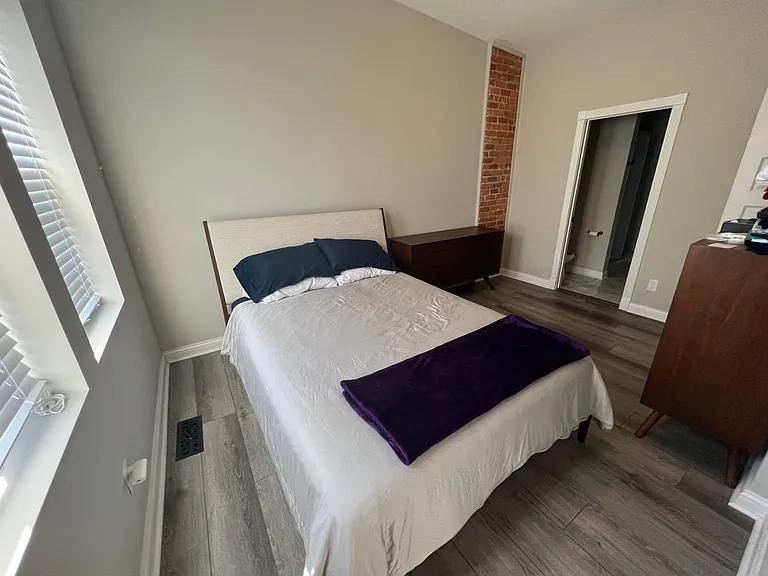 Primary Bedroom - Queen Bed