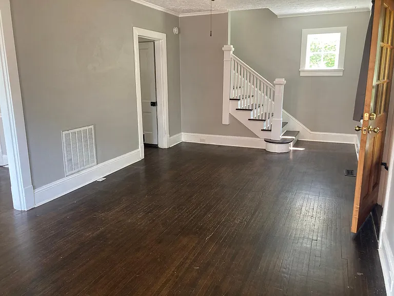 4316 Fort Ave — Photo 2