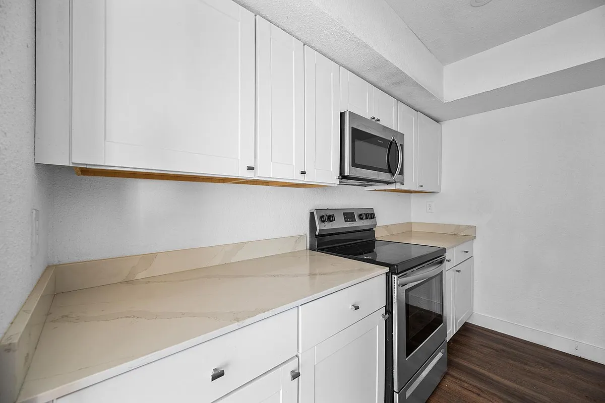 Building Photo - 18202 N Cave Creek Rd #252
