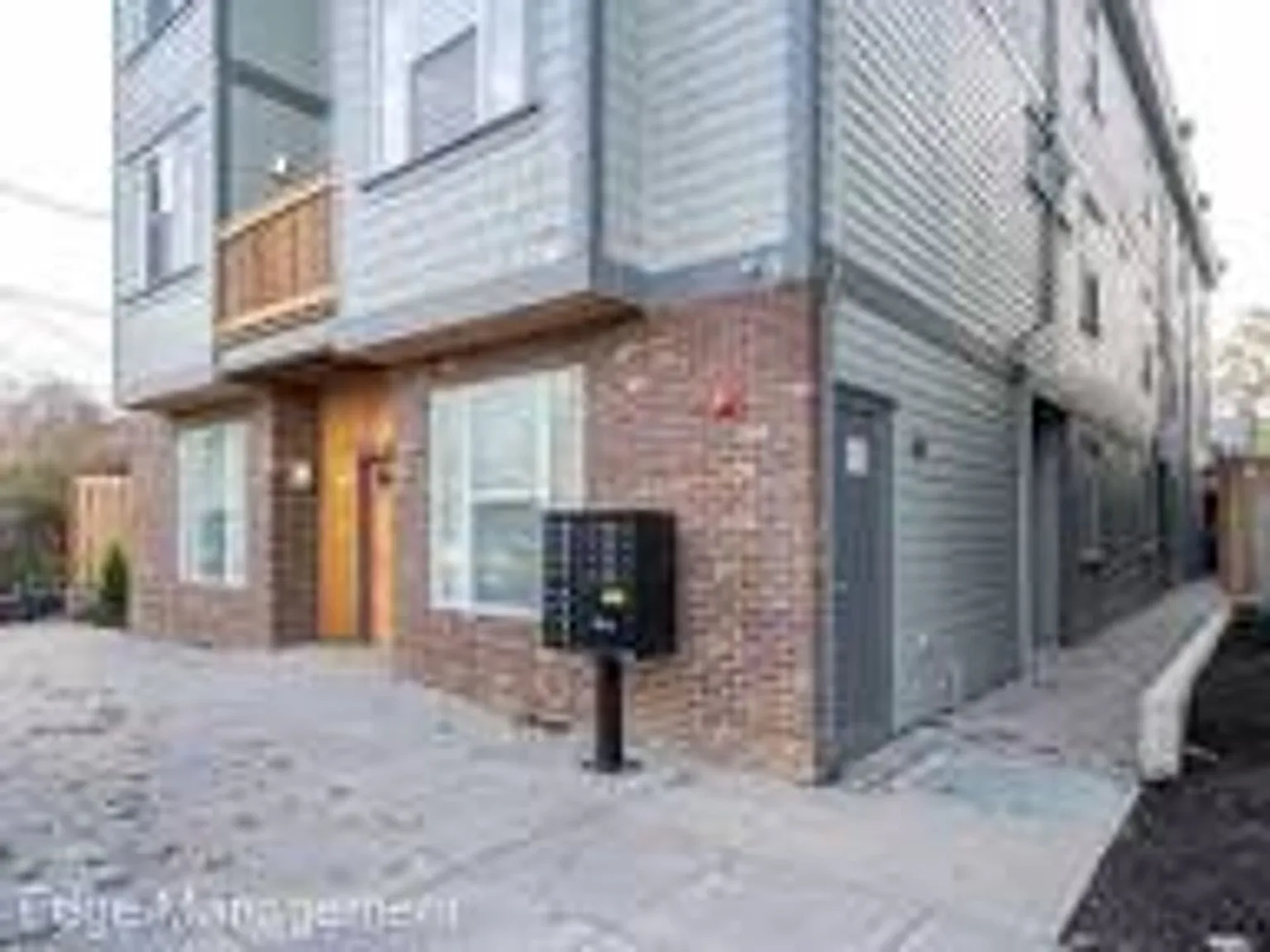 JC0459 - Stafford St. Apartments — Photo 2