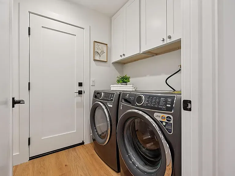 935 Circle Dr — Photo 16
