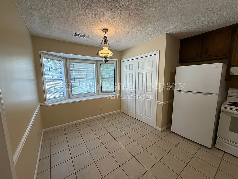1955 Patterson Ct — Photo 7
