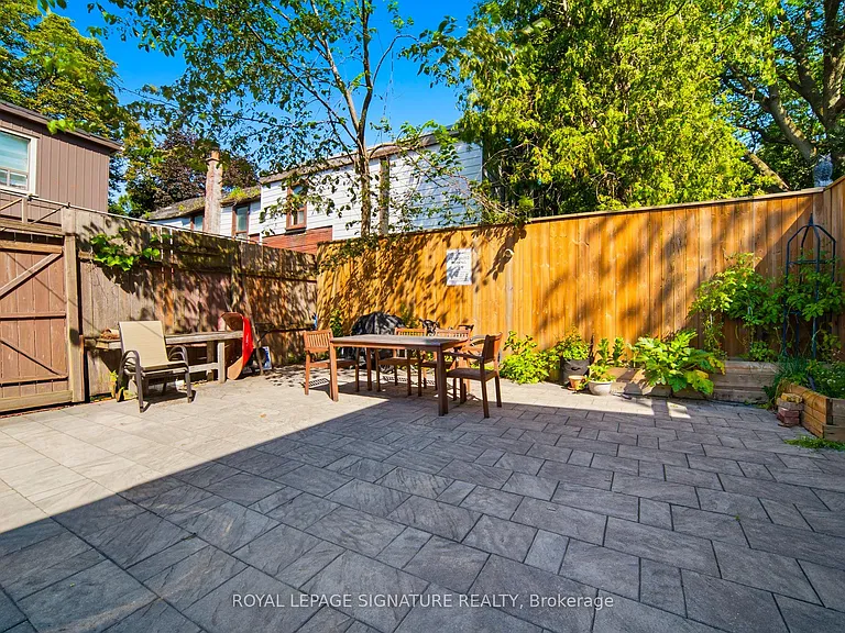 389R Leslie St S #SOUTH — Photo 17