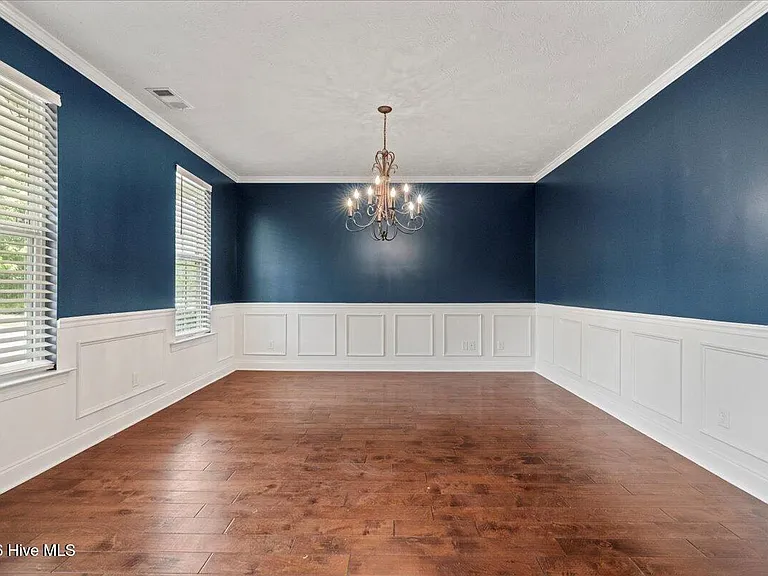 712 Coventry Ave — Photo 2