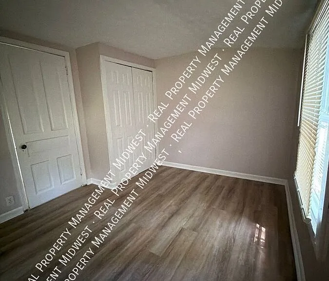 2504 Forest Home Ave — Photo 12