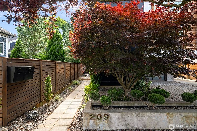 2nd image of 209 12th Ave E