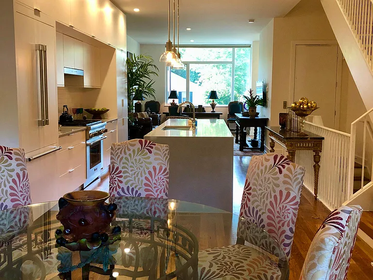 2321 Clark Ave — Photo 8
