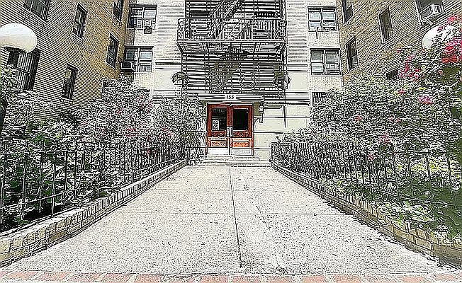 1st image of 155 W 81st St APT 1F