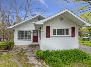 560 Oakwood Trl, Twin Lakes, WI 53181