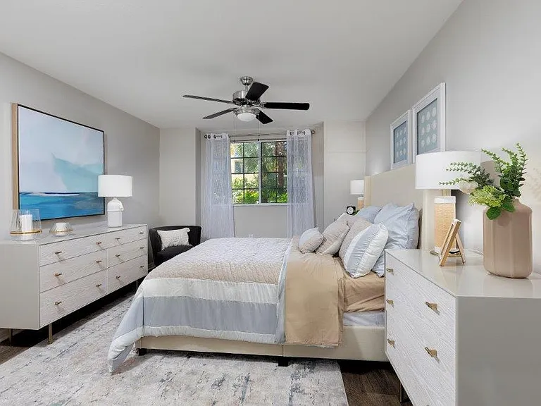 Manatee Bay Apartments — Photo 33
