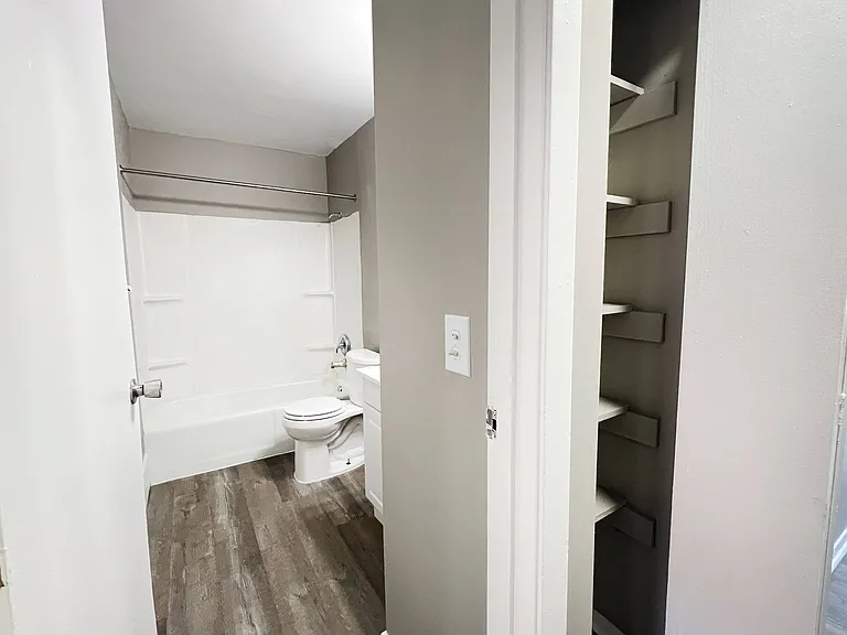 Twin Gables Apartments — Photo 59