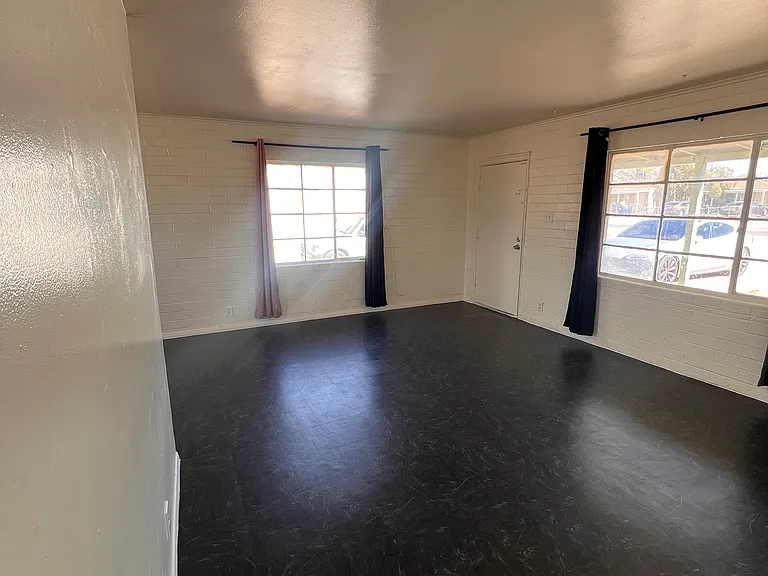2743 S Norton Vis — Photo 3
