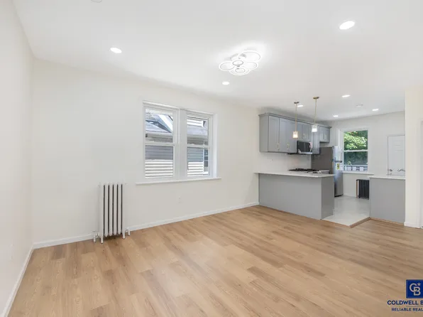 490 Van Duzer Street image 8 of 22