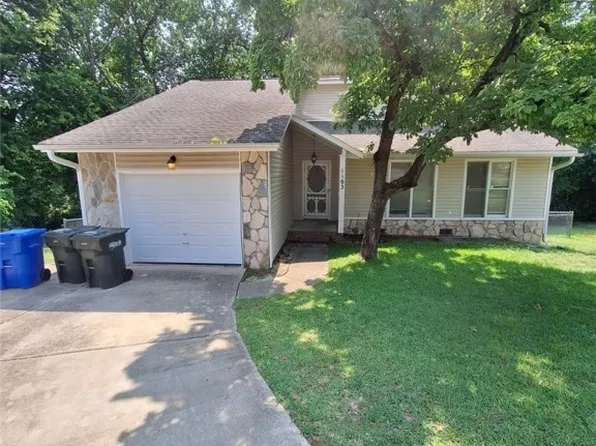 1103 Lake Mont Ct, Fayetteville, NC 28311