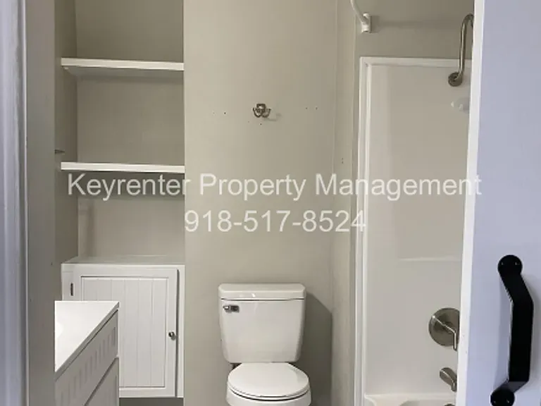 317 E Will Rogers Blvd — Photo 7