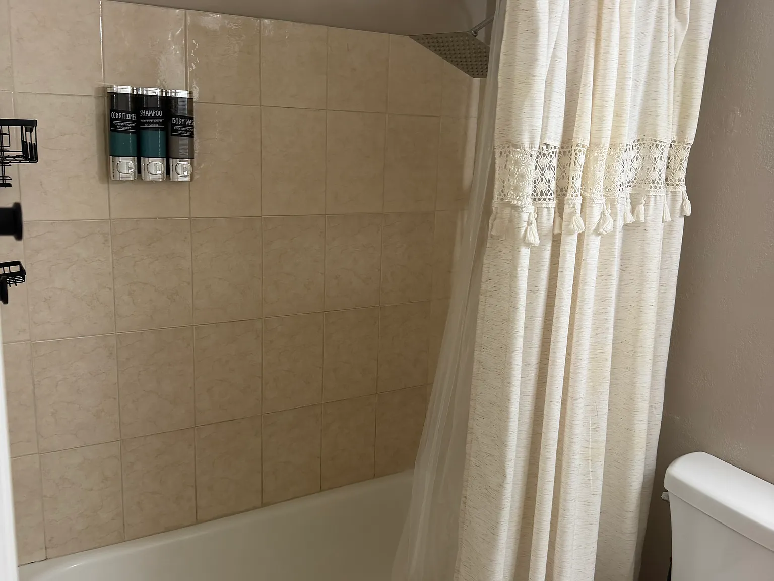 2 bed, 850 sqft, $2,100 — Photo 3