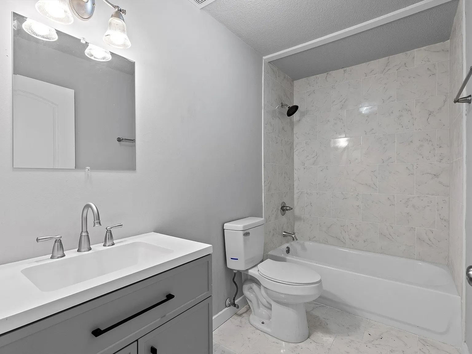 2 bed, 850 sqft, $1,350 — Photo 4