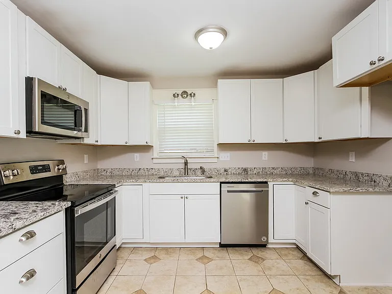 12907 Silbury Ln — Photo 7