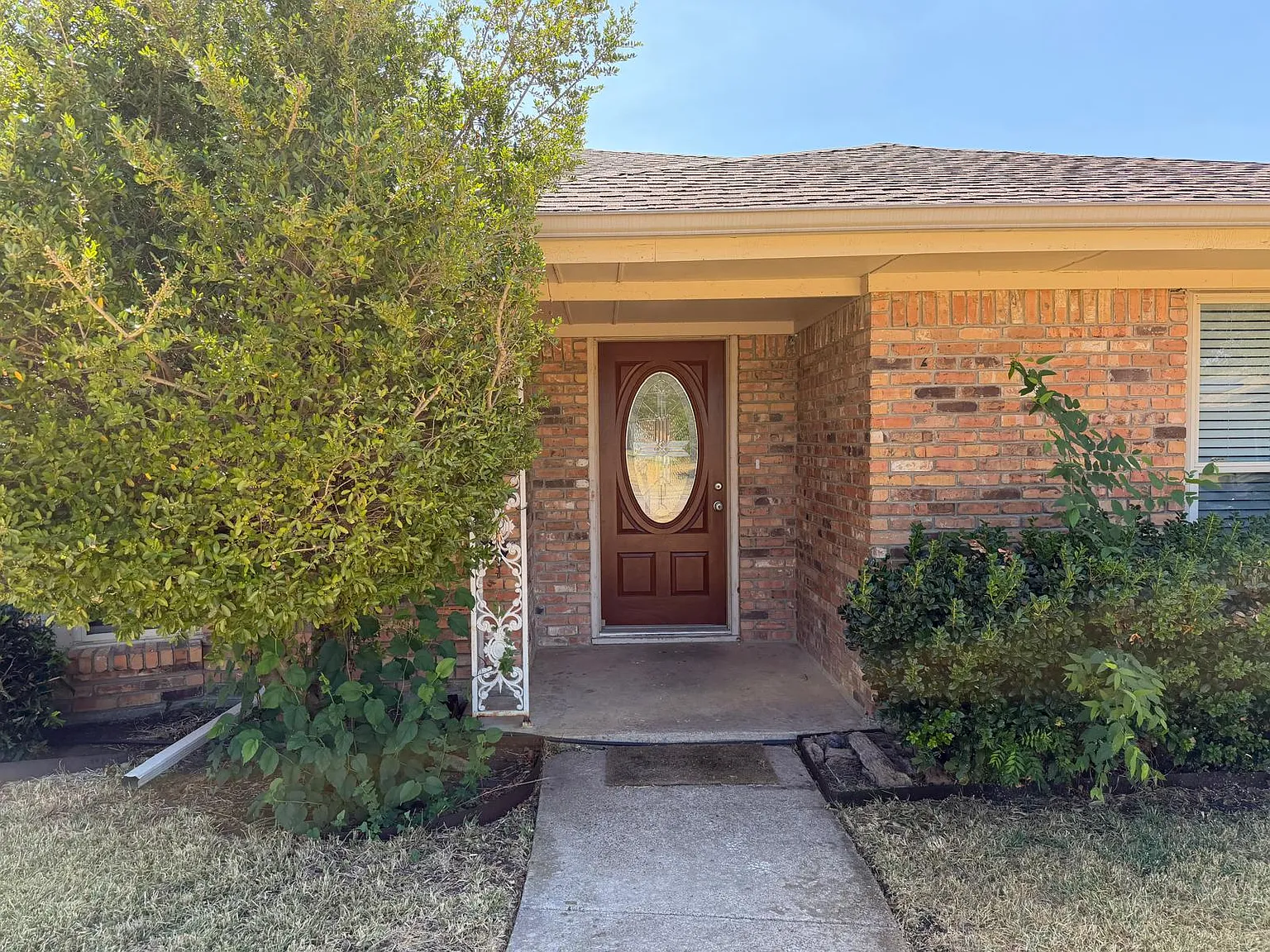 3 bed, 2443 sqft, $2,700 — Photo 2