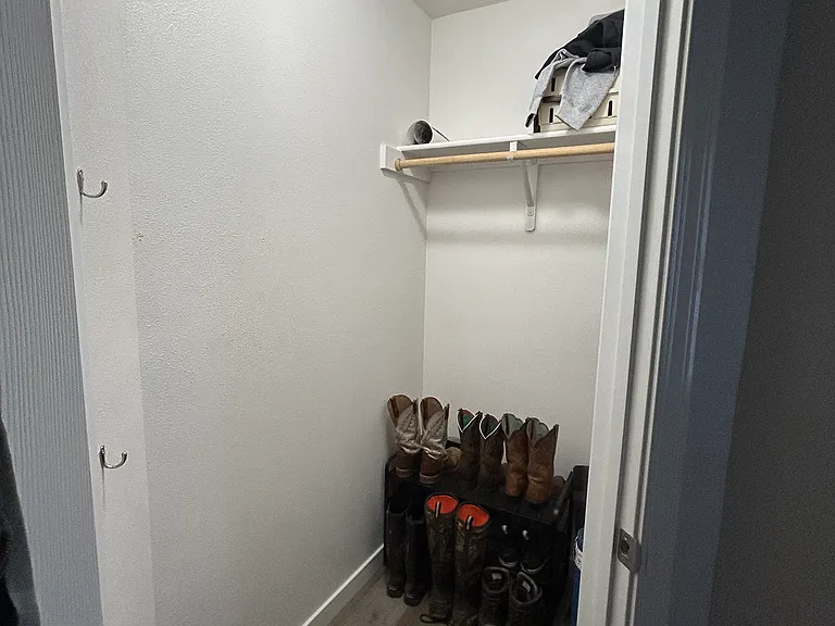 1246 NW Nina Ct — Photo 5