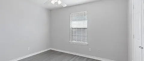 510 Freeman Ave — Photo 37