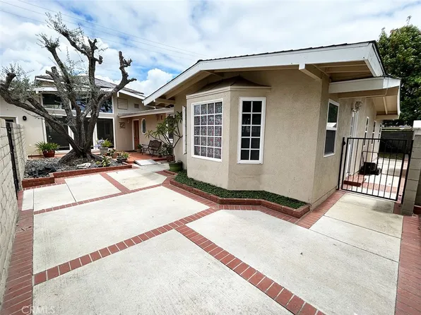 11582 Foster Rd, Los Alamitos, CA 90720
