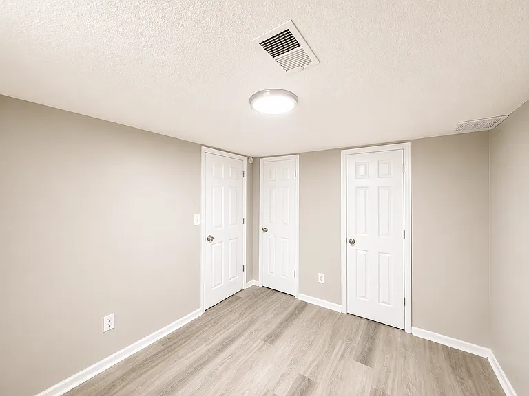 339 N Kendall Dr — Photo 16