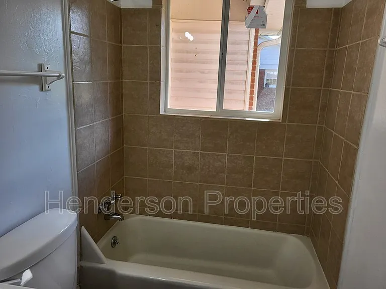 7512 Briardale Dr — Photo 10