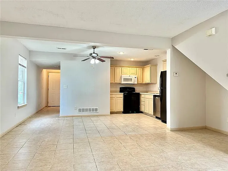 2928 S Harvard Ave — Photo 5