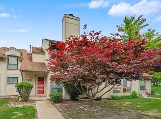 33 Colony West Dr, Champaign, IL 61820