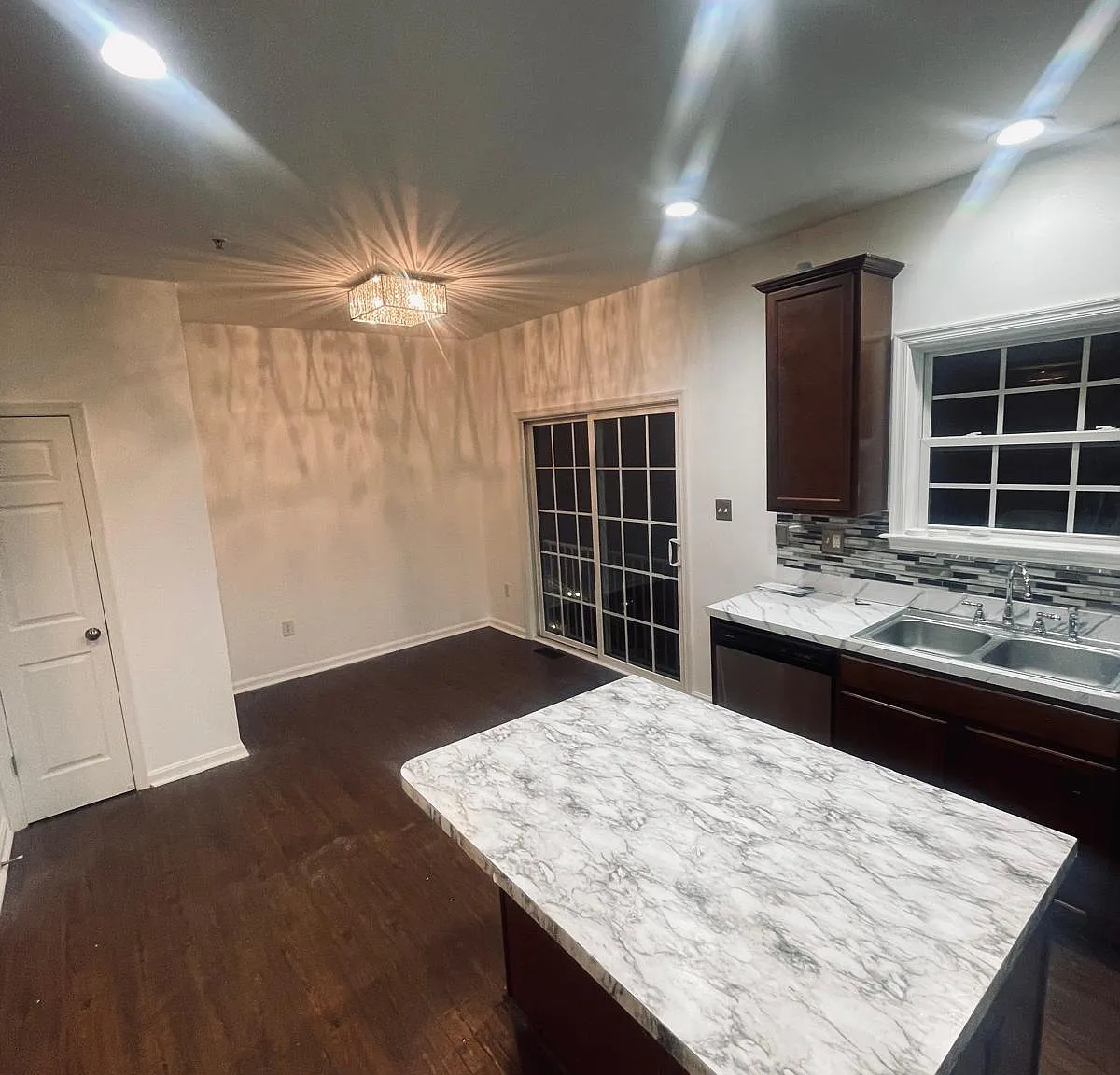 5 bed, 3.5 bath, 2174 sqft, $2,450 — Photo 2