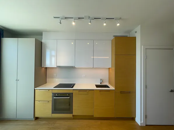 13438 Central Ave #3101, Surrey, BC V3T 0N2