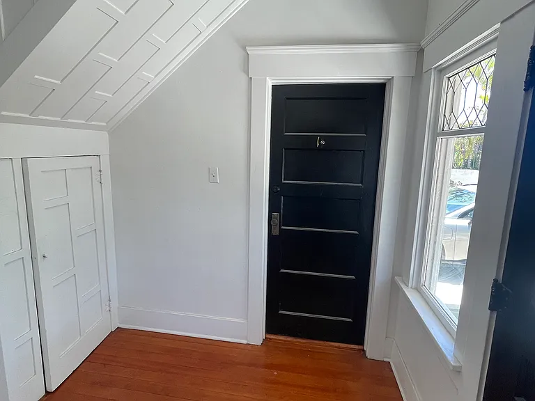 1066 Robinson Ave #1 — Photo 18