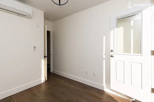 Rented by Nooklyn NYC LLC | media 41