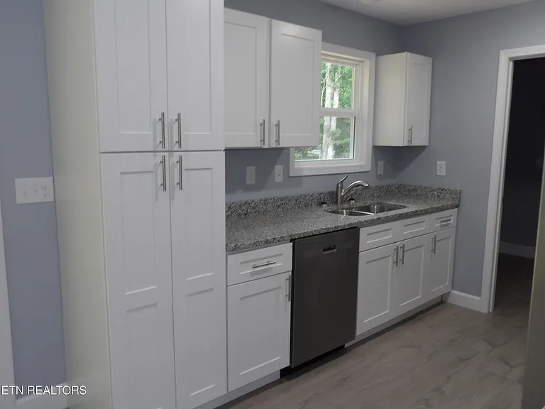 707 Oneida Ln — Photo 6