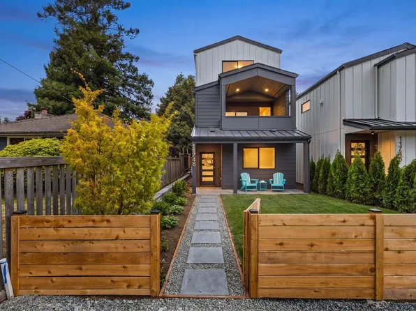 11748 Dayton Avenue N, Seattle, WA 98133