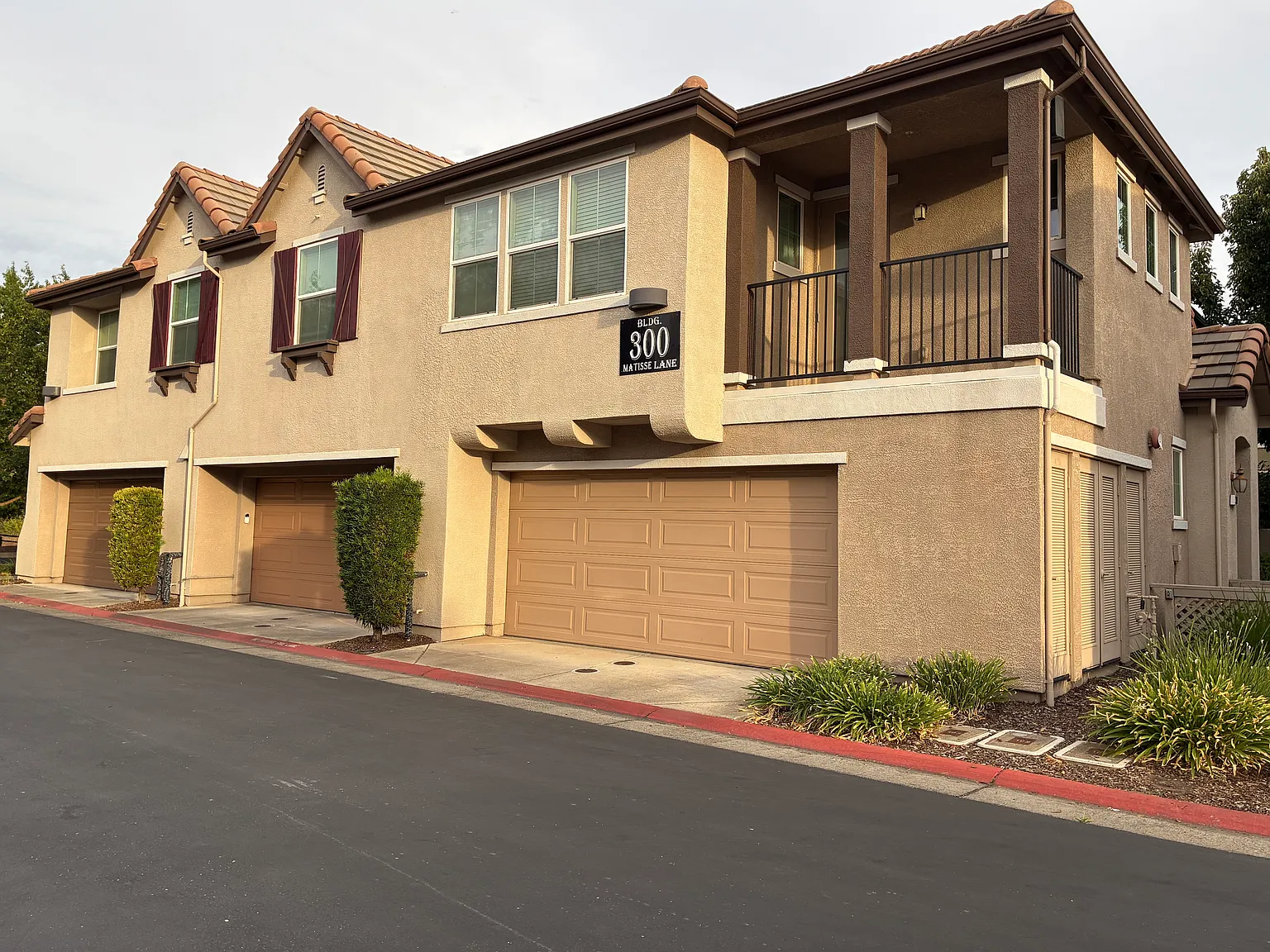 2 bed, 1324 sqft, $2,400 — Photo 3