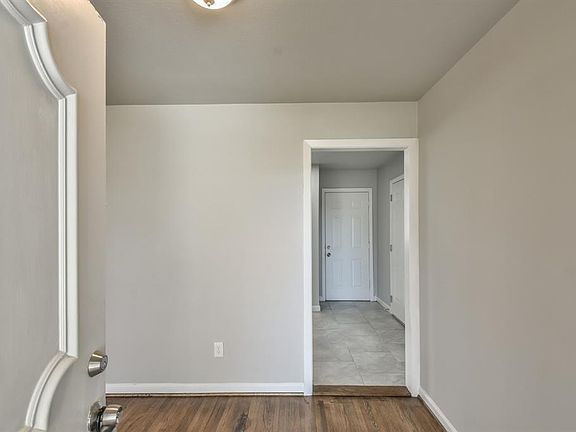 3rd image of 1215 Sequoia Ln