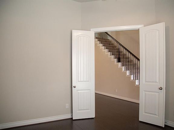4th image of 4902 Thunder Creek Ln