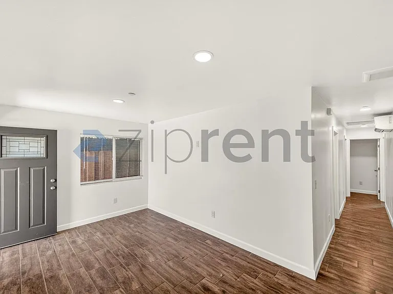 1421 Astoria Pl #1 — Photo 7