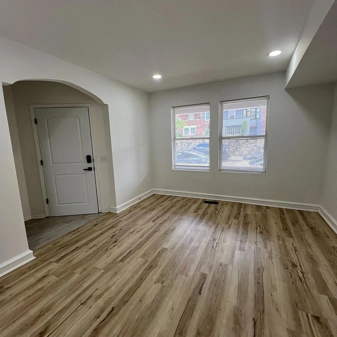 1 bed, 1.0 bath, 1280 sqft, $1,300 — Photo 2