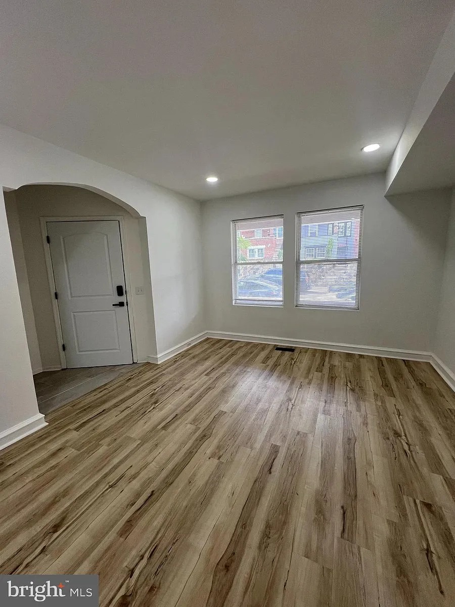 Building Photo - 4321 Sheldon Ave #1