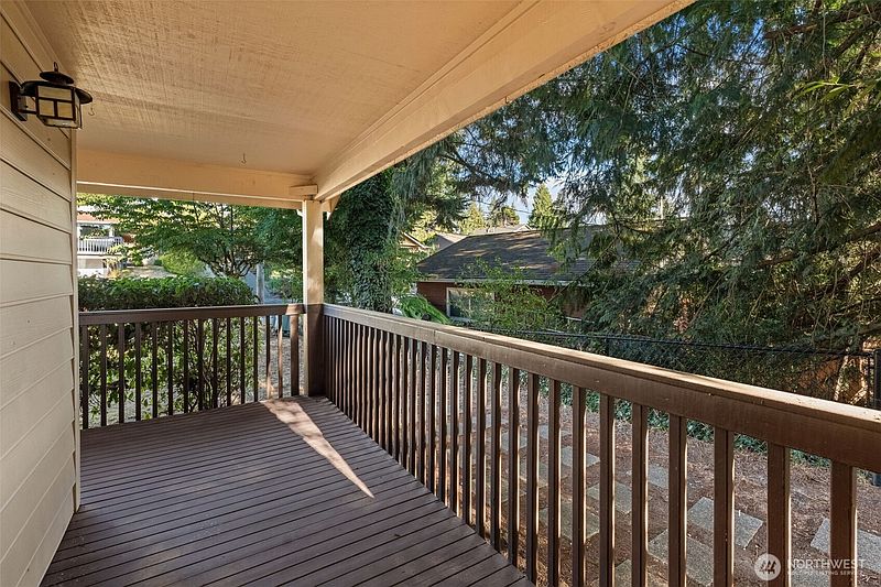 3rd image of 372 Farallone Avenue