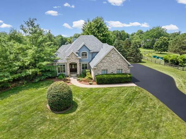 7205 Pierceshire Rd, Spring Grove, IL 60081