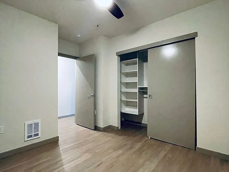 Lexington Apartments — Photo 14